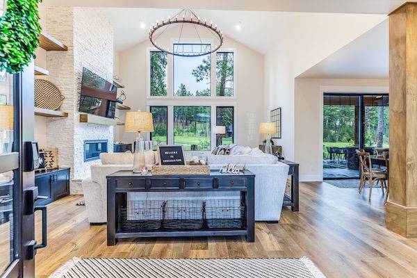 A living room in a Suncadia vacation rental