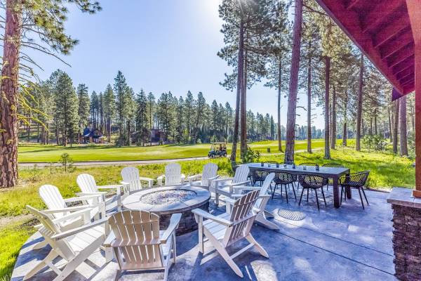 A golf course view at a Suncadia vacation home